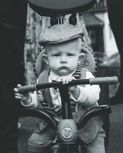 Taufe Baby mit Laufrad